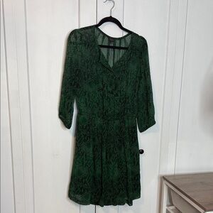 Aritzia Babaton Green 1/2 Sleeve Dress - Snakeskin Python - 100% silk - US small